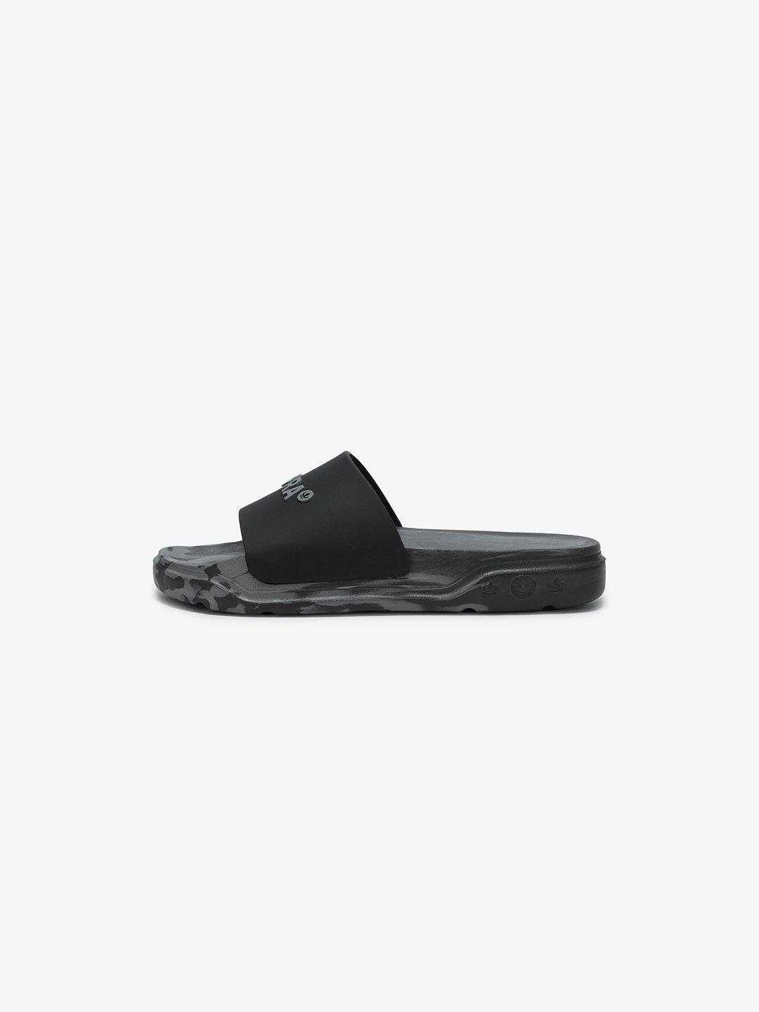 ESSENTIAL SLIDE